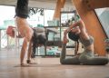 Vrouwen tijdens een yoga les