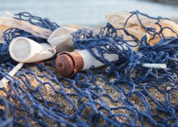 net met plastic afval erin