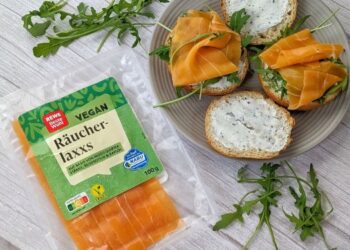Plantaardige gerookte zalm, kant en klaar uit de supermarkt
